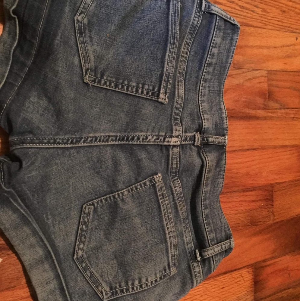 Shorts - Picture 2 of 3